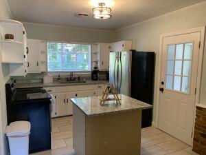 Building Photo - 2417 Comanche Rd