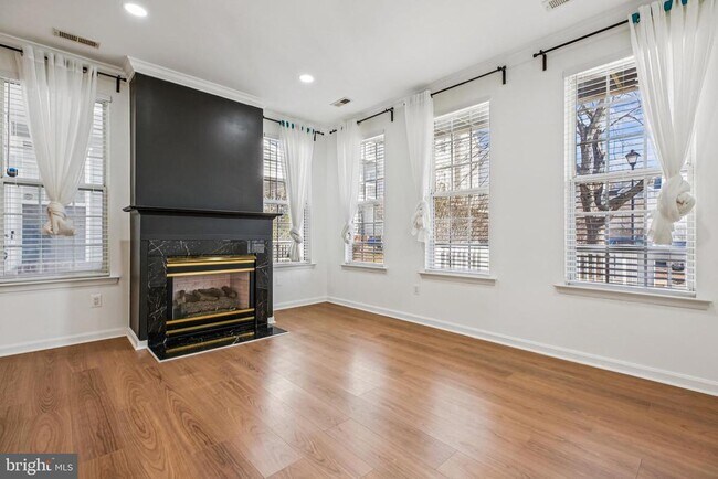 Building Photo - 8 Crusader Ct