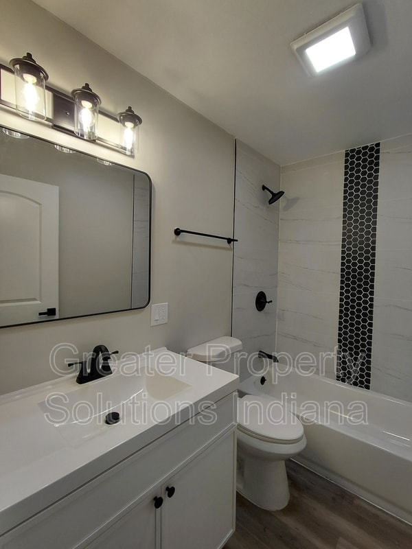 Building Photo - 8118 Robertson Pl
