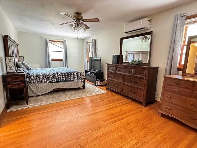 Building Photo - 7 Exeter Dr