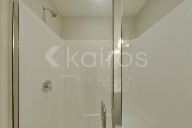 Building Photo - 948 Silent Barge Cv