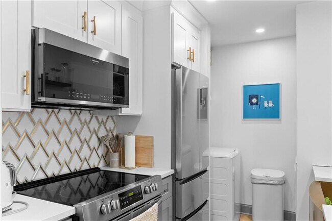 Building Photo - 1074 Peachtree Walk NE