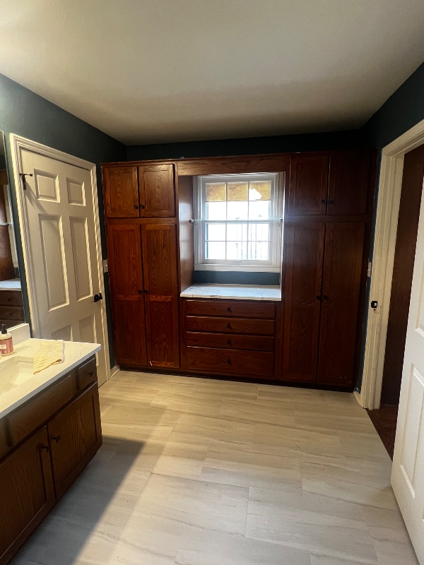 Building Photo - 1054 Wellington Rd