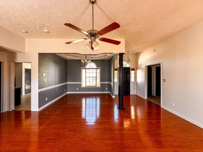 Building Photo - Lovely 4 Bed 2 Bath Home in Hope Mills