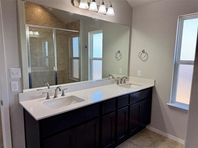 Building Photo - 225 Graver St