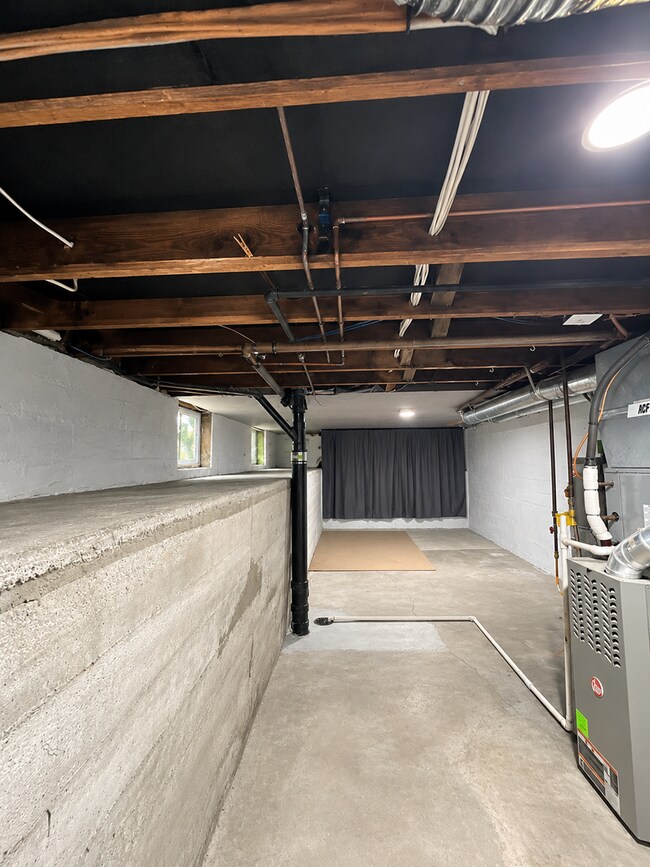 Building Photo - 808-812-812 Blair St