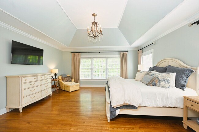 Building Photo - **RARE BRENTWOOD FIND, A MASTERCLASS IN ELEGANT SOUTHERN DESIGN**