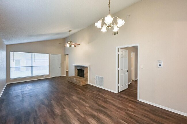 Building Photo - 2704 St George Pl