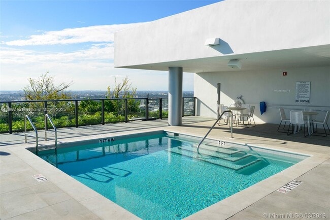 Building Photo - 1600 NE 1st Ct