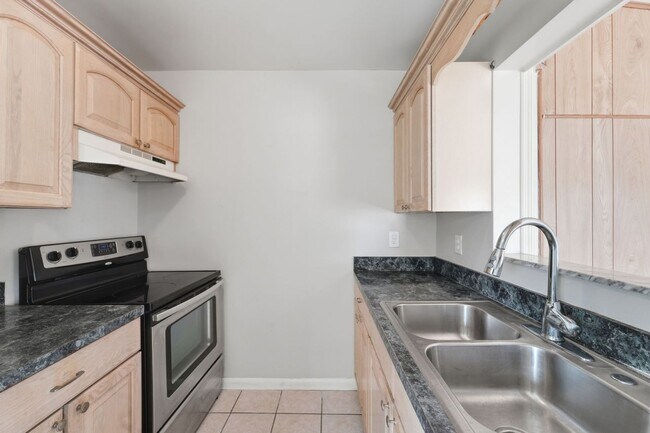 Building Photo - Charming & Spacious 2-Bedroom Home with Modern Finishes and Outdoor Living at 793 Crawford St, De...