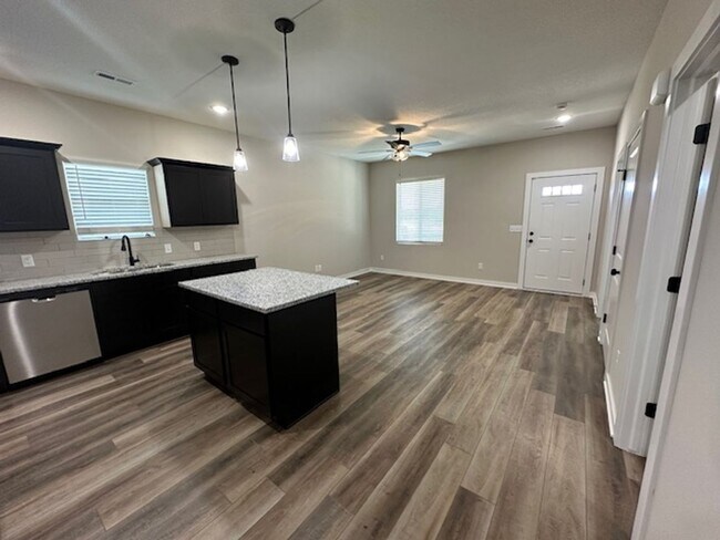 Building Photo - 5421 N Gray Dr