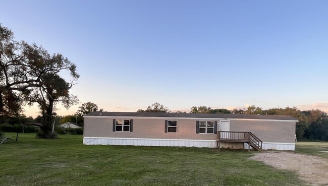 Building Photo - Charming 3-Bed, 2-Bath Retreat: Spacious 1216 Sq Ft Mobile Home in Peaceful Brazoria, TX! (COMING...
