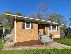 Building Photo - Large 3 Bedroom Home In Gary