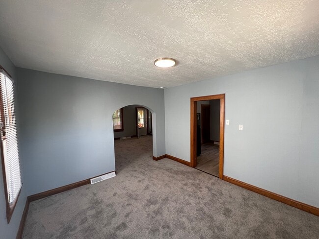 Building Photo - 2527 Sutton Ave