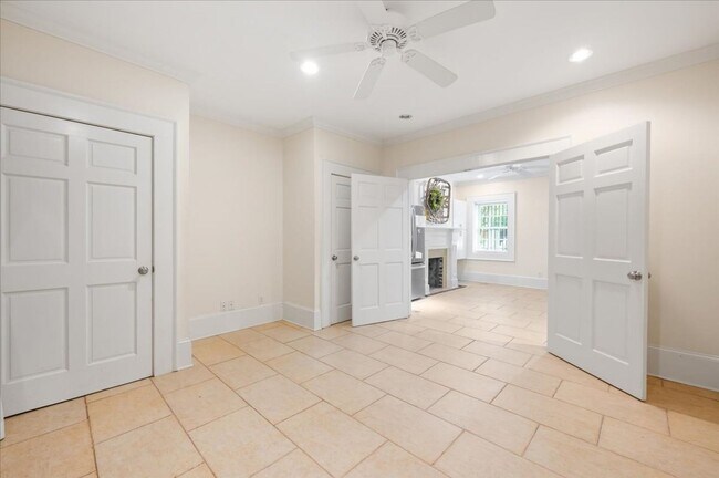 Building Photo - Adorable 1 bedroom apartment. Ground floor...