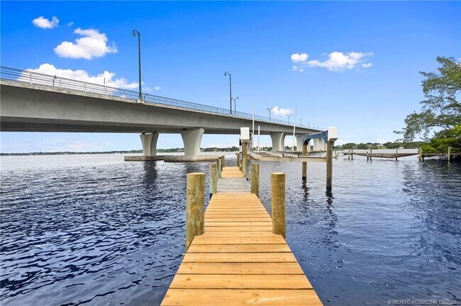 Building Photo - 659 SE St Lucie Blvd
