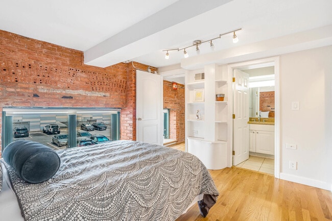 Building Photo - 1439 S Michigan Ave