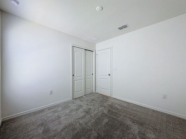 Building Photo - LIKE NEW HOME IN PRESERVATION POINT, Davenport