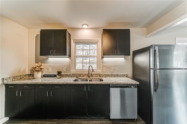 Building Photo - 4652 Old Cowan Rd