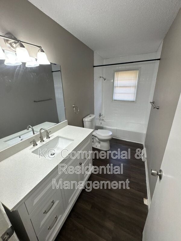 Building Photo - 218 SW 19th St