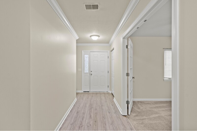 Building Photo - 75 Nicholas Dr