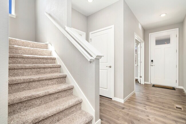 Building Photo - 4209 Fox Grove Dr