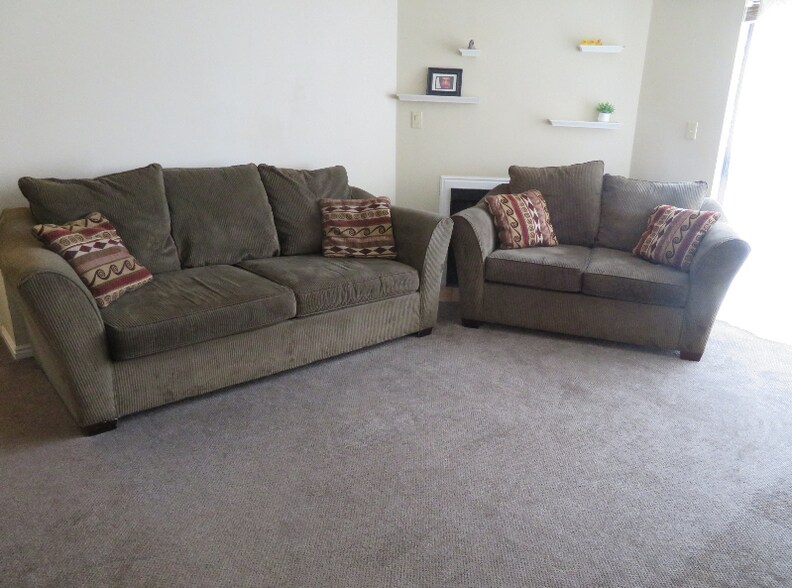 Building Photo - 284 E 600 N