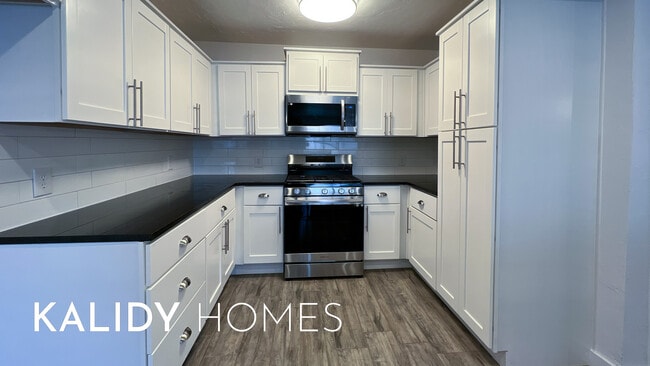 Building Photo - 702 Amity Ln