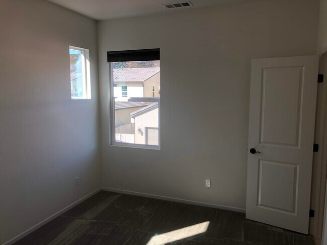 Building Photo - Beautiful 4 Bed 3 Bath Home In Harmony Gro...