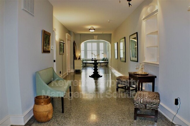 Building Photo - 100 W Village Dr