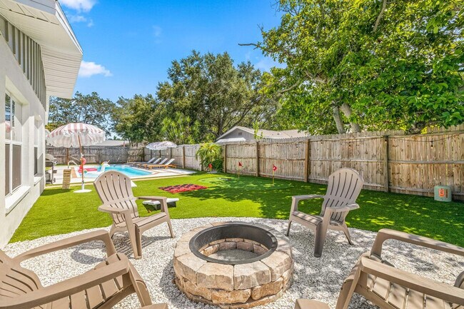 Building Photo - 10703 Del Prado Dr S