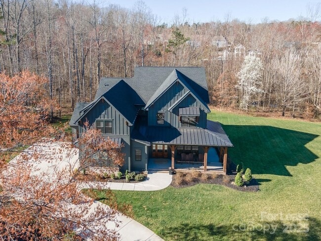 Primary Photo - 180 Twin Sisters Ln