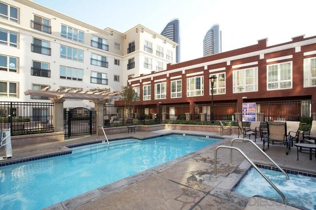 Building Photo - 450 J St