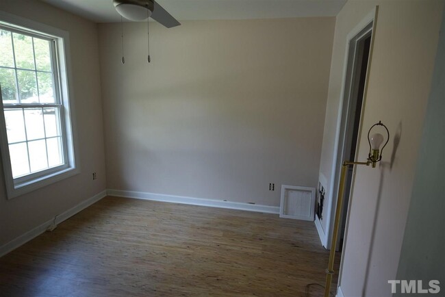 Building Photo - 2620 Stewart Dr