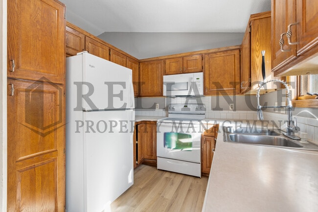 Building Photo - 2126 N Pine Grove St