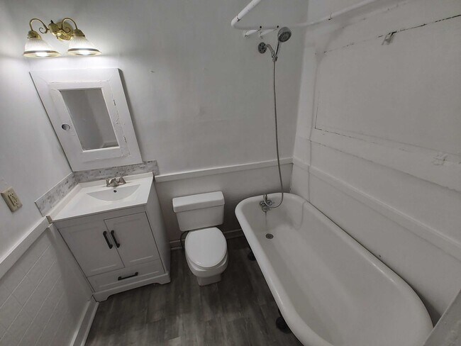 Building Photo - 1229 Peck St