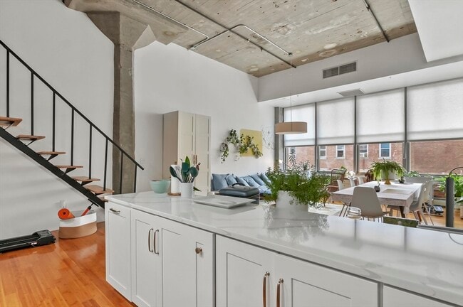 Building Photo - 156 Porter St