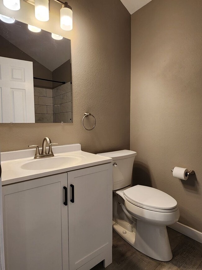 Building Photo - Beautiful Townhome at Monterey Community in Centennial!