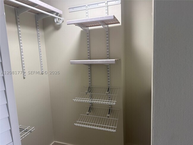 Building Photo - 540 Brickell Key Dr