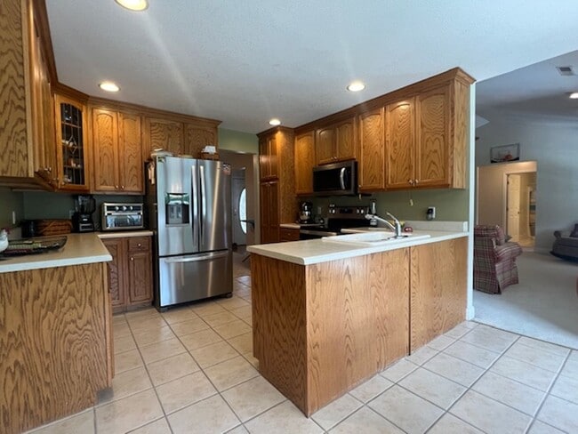 Building Photo - EXCEPTIONAL HOME