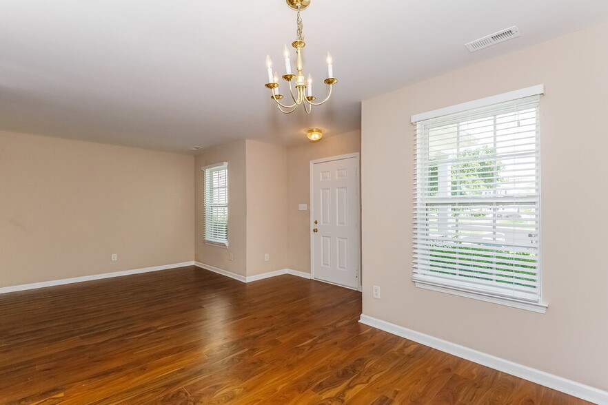 Building Photo - 15738 De Havilland Dr