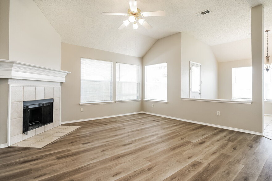 Building Photo - 8504 Rock Creek Dr
