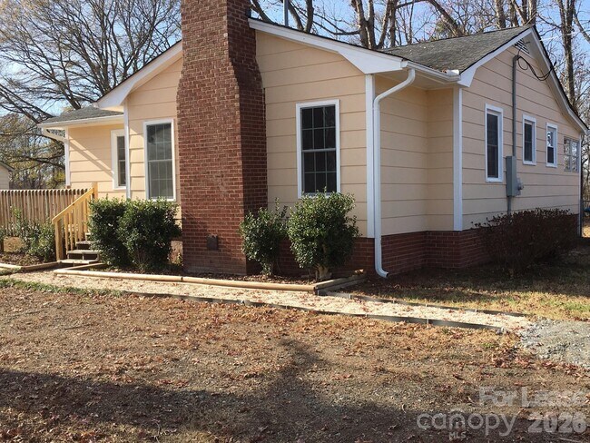 Building Photo - 445 Bess Town Rd