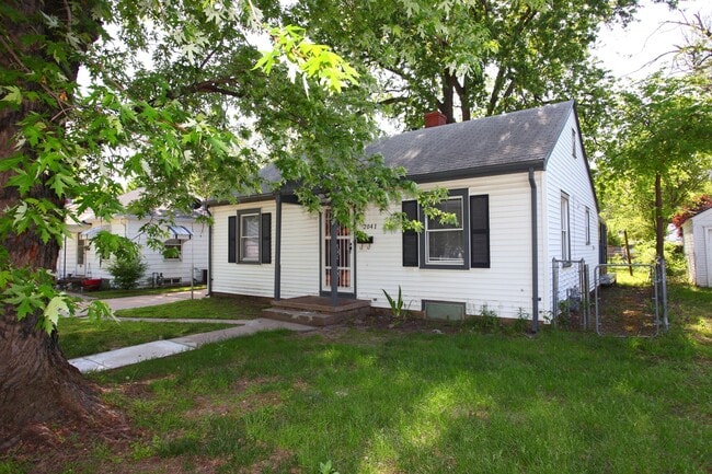 Building Photo - 2041 S Emporia St