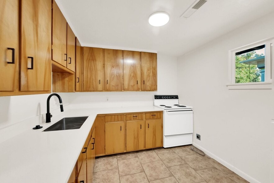 Building Photo - 189 N 300 E