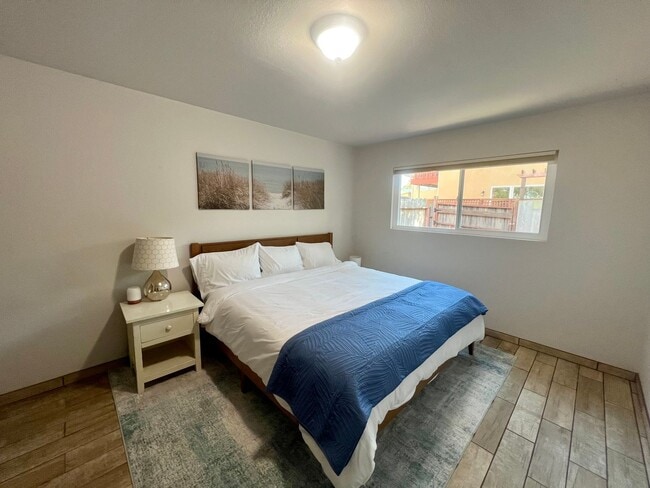 Building Photo - Furnished Single Family Home in Pacific Gr...