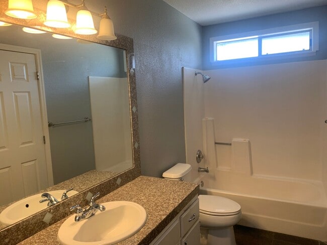 Building Photo - Just reduced to $2595 for immediate move in!