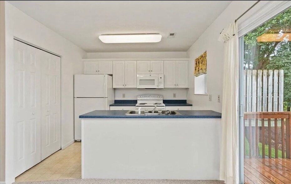 Building Photo - 781 Merlins Way