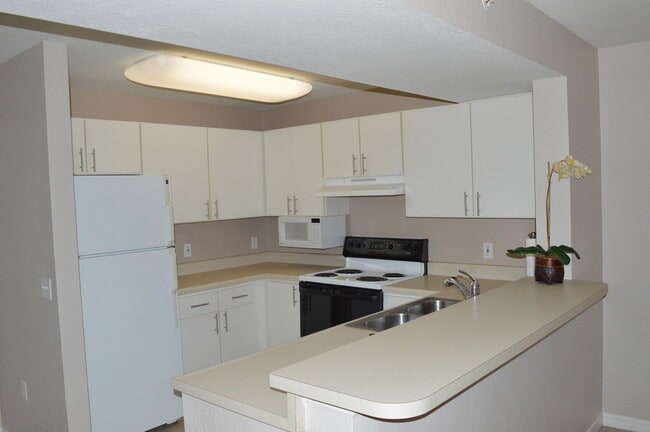 Building Photo - 8214 Key Royal Cir