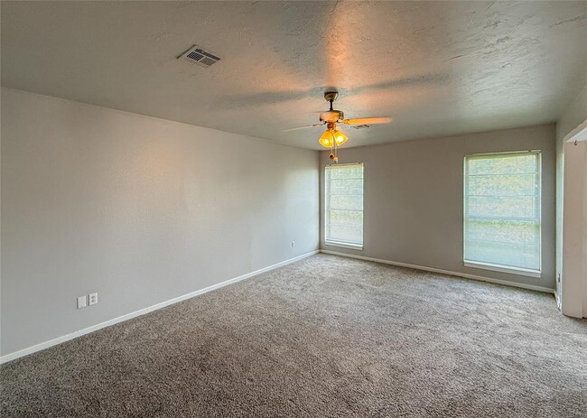 Building Photo - 12021 Hawthorne Ln